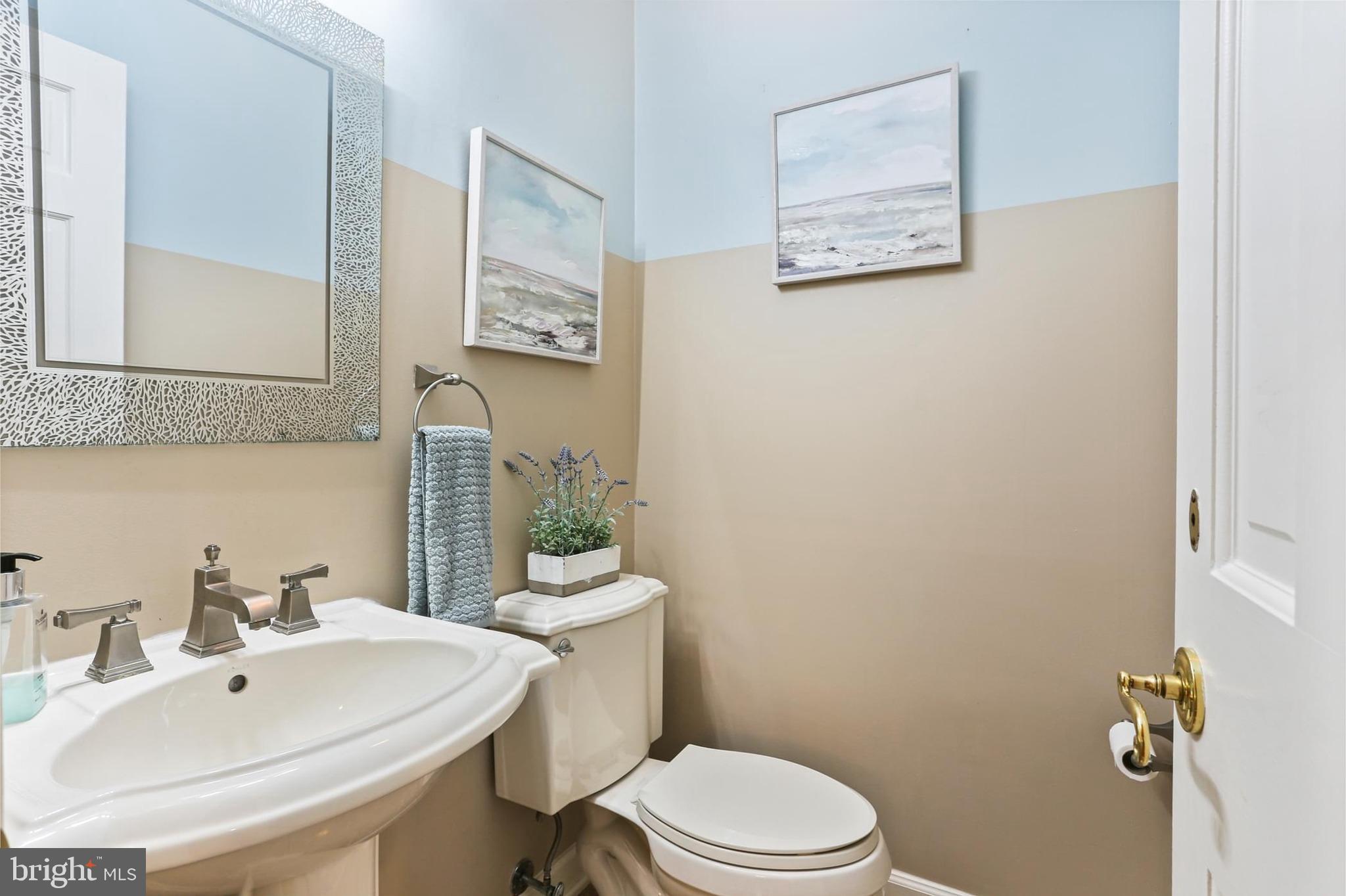 11843 Linden Chapel Road Clarksville, MD 21029 - Photo 17 of 115 Main level powder room