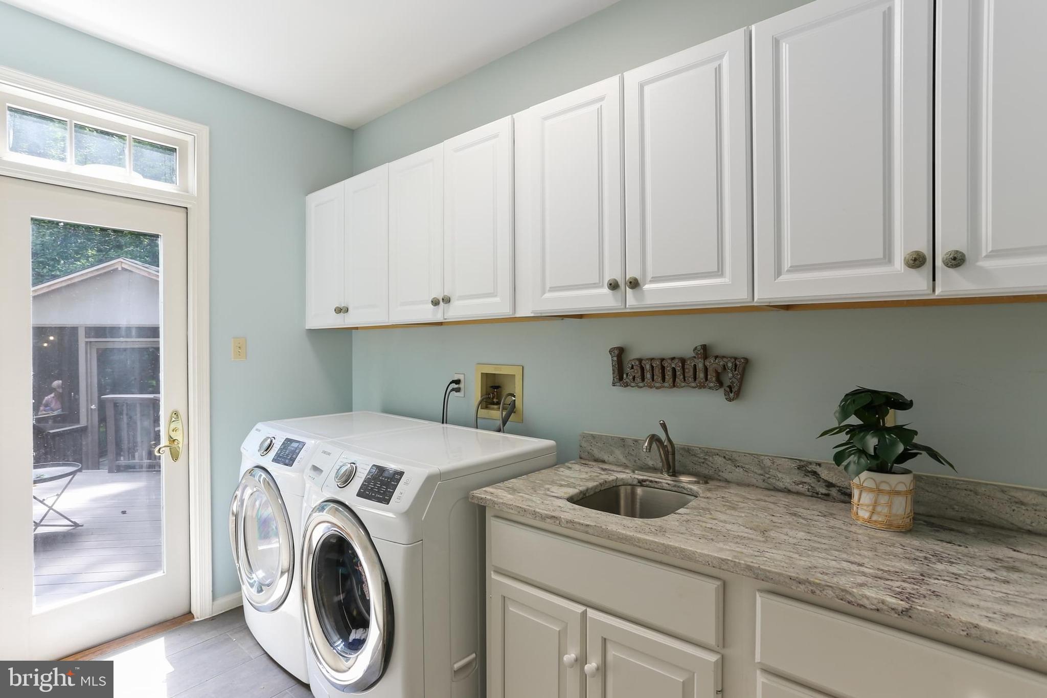 11843 Linden Chapel Road Clarksville, MD 21029 - Photo 37 of 128 Laundry RM is adjacent to kit. with a door to deck