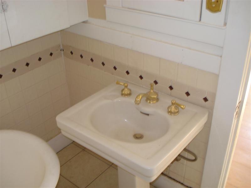 905 East Granada Road Phoenix, AZ 85006 - Photo 7 of 8 Bathroom