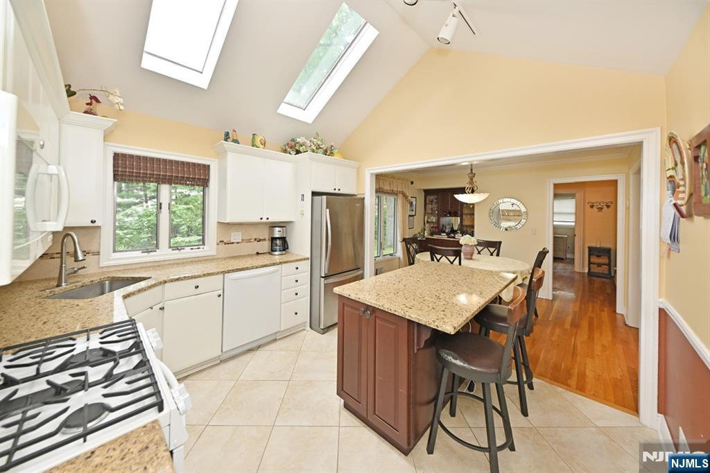 393 Gregory Road Paramus, NJ 07652 - Photo 13 of 29 Gallery Image 13