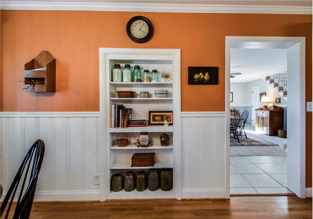 1979 Baker Road Goodlettsville, TN 37072 - Photo 6 of 20 Built-ins in kitchen