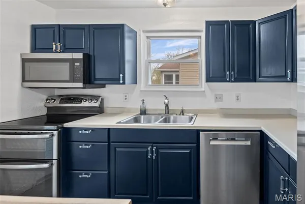 $255,000 | 308 Las Olas Drive, Belleville, IL 62221