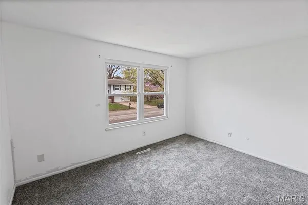 $255,000 | 308 Las Olas Drive, Belleville, IL 62221