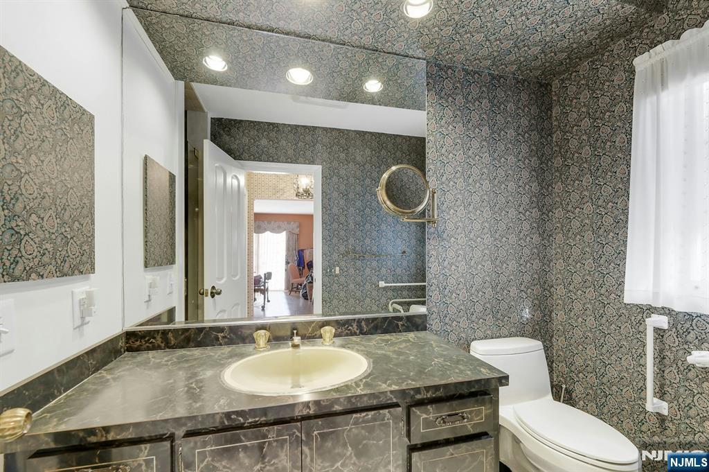 32 Litchfield Way Alpine, NJ 07620 - Photo 23 of 30