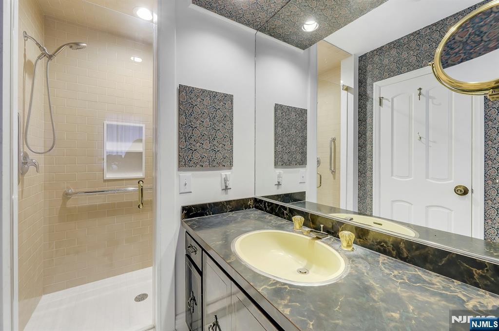 32 Litchfield Way Alpine, NJ 07620 - Photo 24 of 30