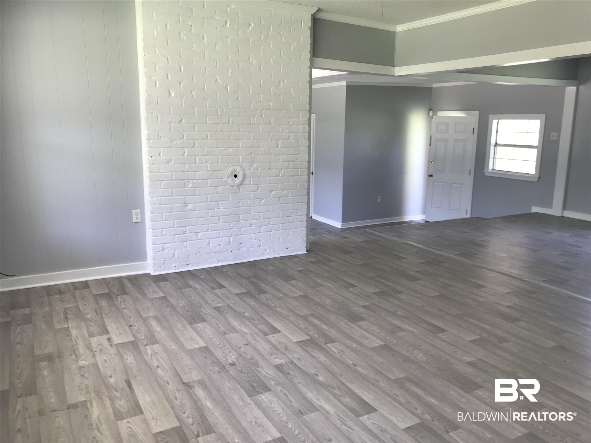 2221 Highway 83 Evergreen, AL 36401 - Photo 4 of 17 Living Room
