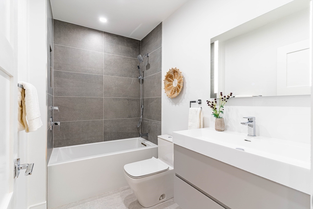 106 Webster Street, Unit 201 Boston, MA 02128 - Photo 19 of 33