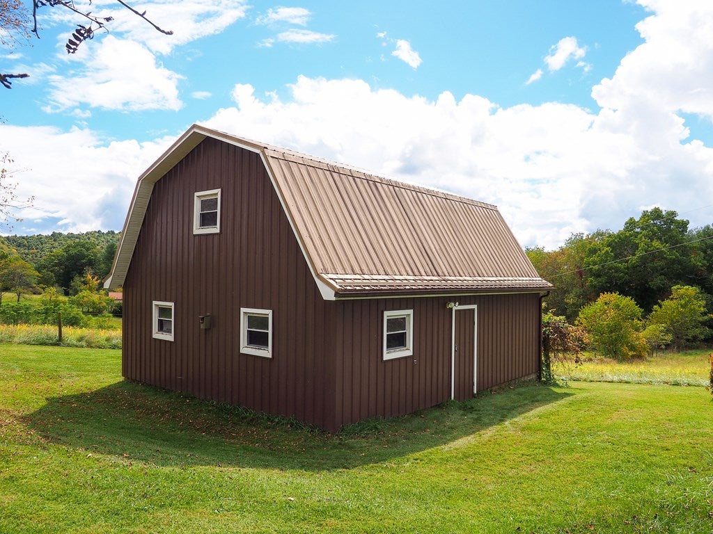 2499 Hunters Ridge Road Hillsville, VA 24343 - Photo 4 of 52 Gallery Image 4