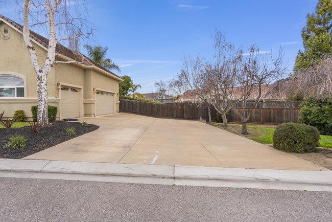 50 Ralphs Way Hollister, CA 95023 - Photo 4 of 61