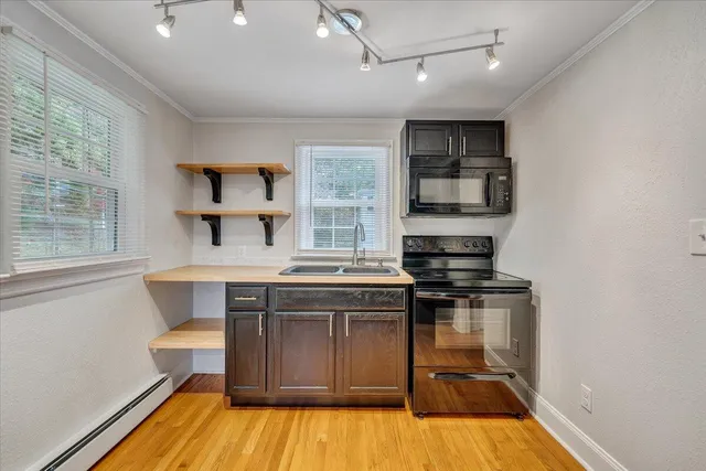 a view of entryway with washer and dryer