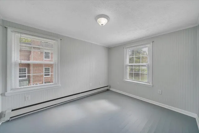 a view of front of a house with a yard