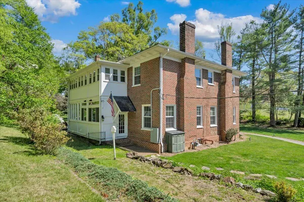 $899,500 | 1800 Depot Street Northeast, Christiansburg, VA 24073