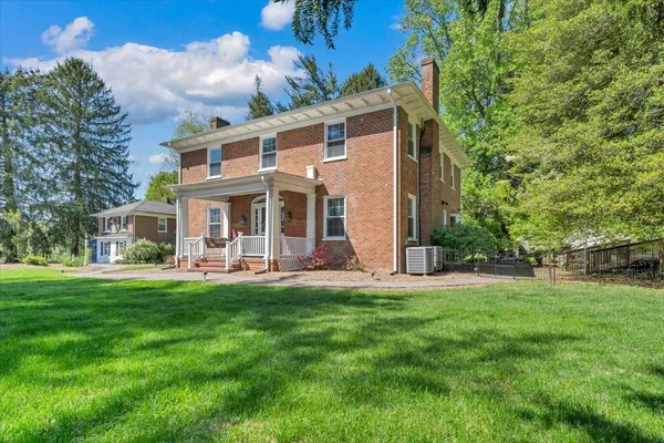 $899,500 | 1800 Depot Street Northeast, Christiansburg, VA 24073
