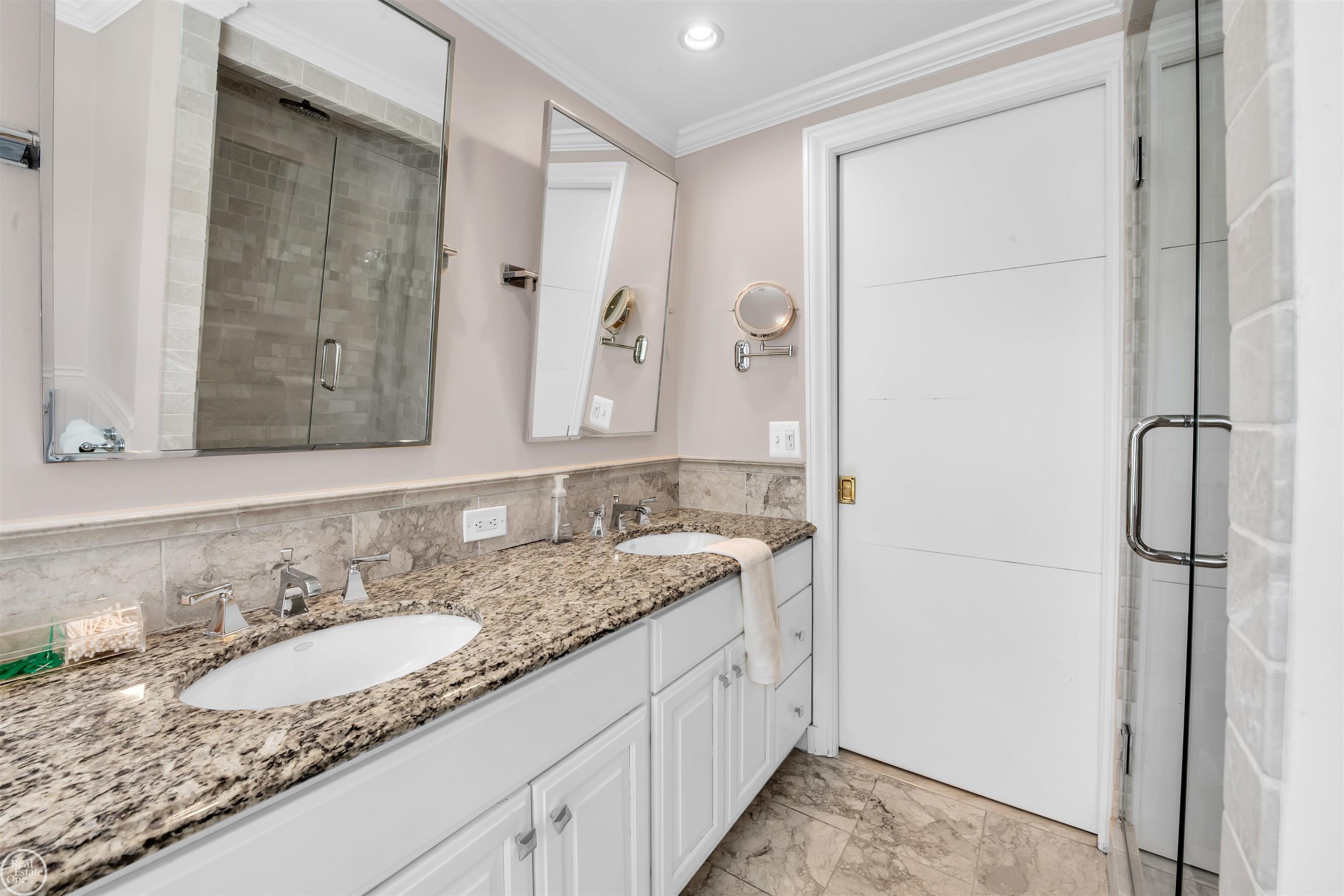 267 Moran Road Grosse Pointe, MI 48236 - Photo 22 of 42 50111427-21.JPG