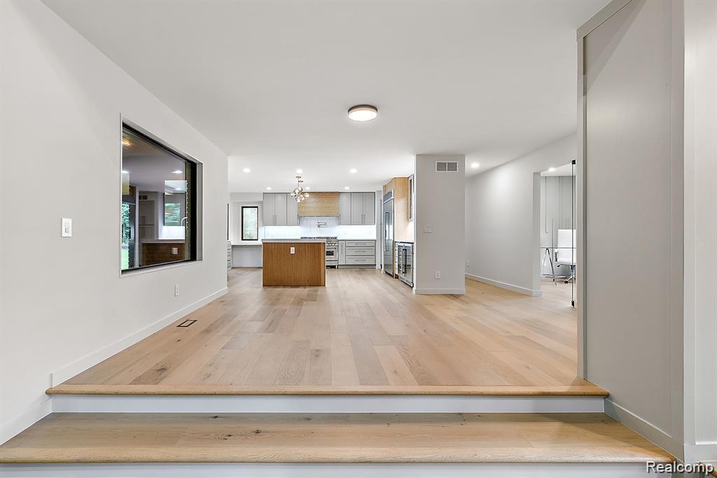 1367 West Long Lake Road Bloomfield Hills, MI 48302 - Photo 14 of 78 GetMedia.jpg