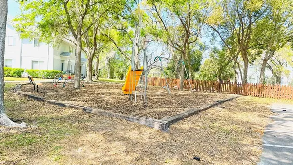 a view of yard with tree