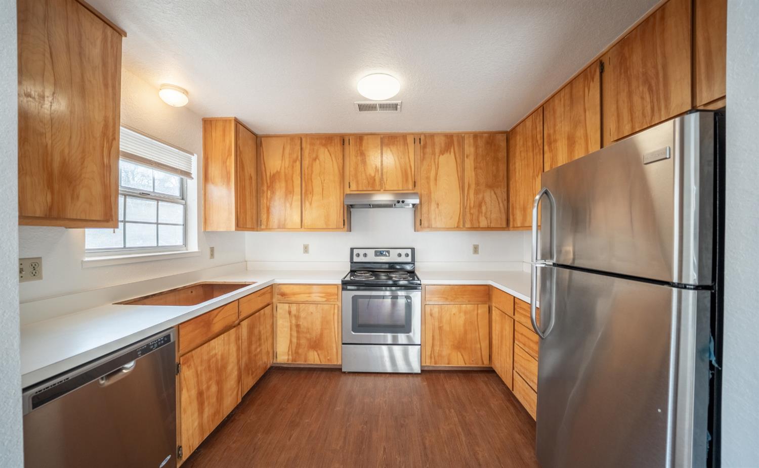 494 Surrey Court Murphys, CA 95247 - Photo 27 of 76 a kitchen with a refrigerator sink and stove