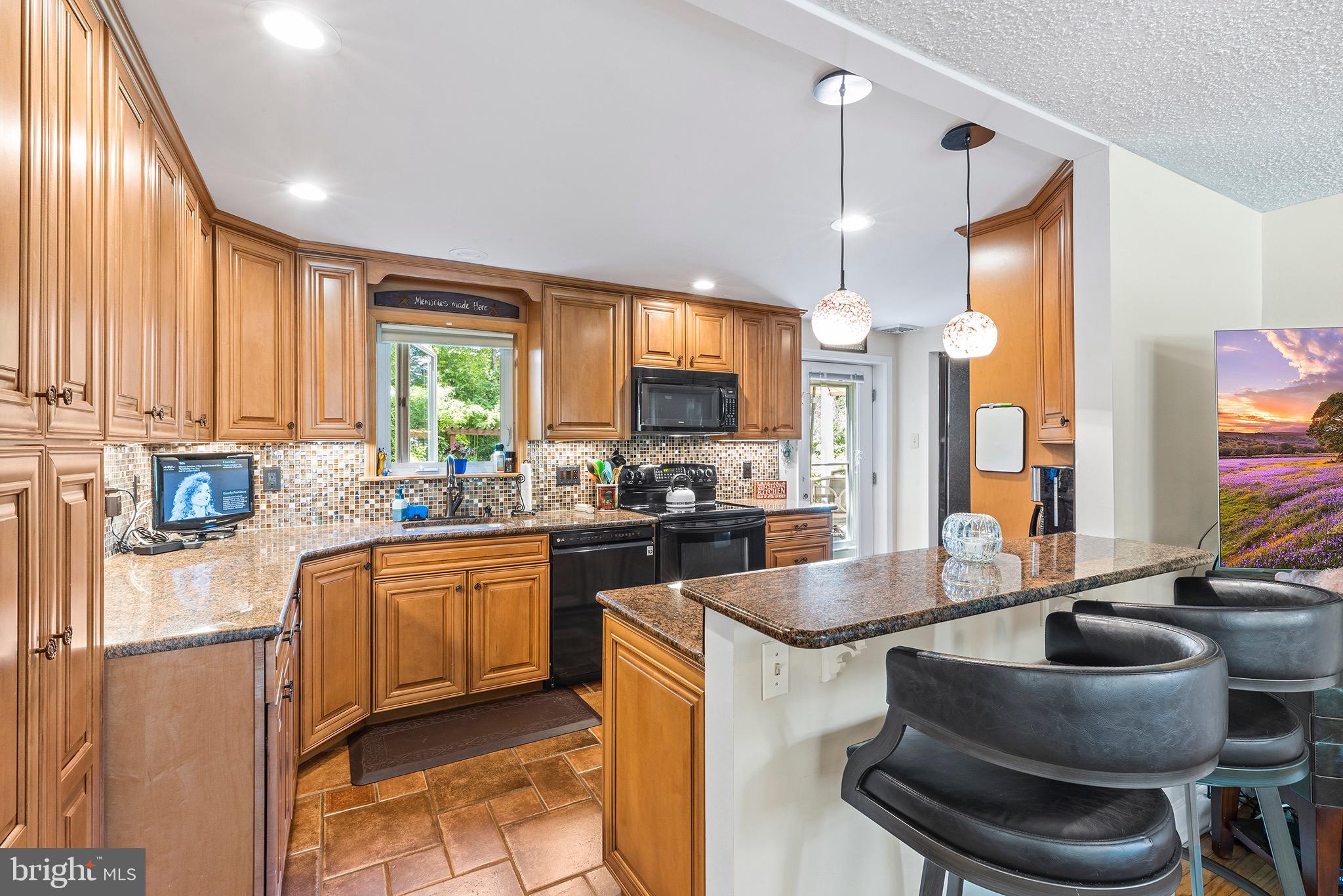 526 Pinney Road Huntingdon Valley, PA 19006 - Photo 13 of 49 Newer Kitchen
