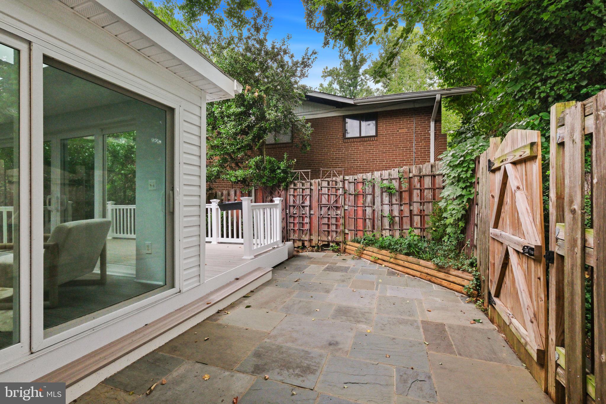 9528 Starmont Road Bethesda, MD 20817 - Photo 31 of 38