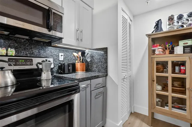 $520,000 | 911 East Ponce De Leon Boulevard, Unit 1504, Coral Gables, FL 33134