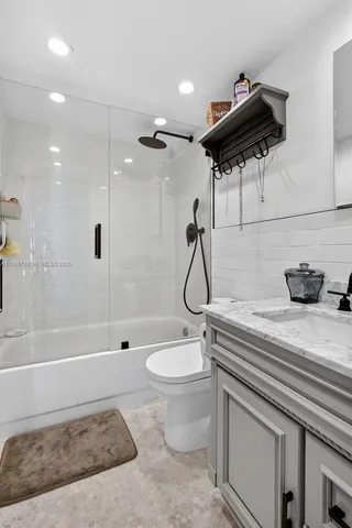 $520,000 | 911 East Ponce De Leon Boulevard, Unit 1504, Coral Gables, FL 33134