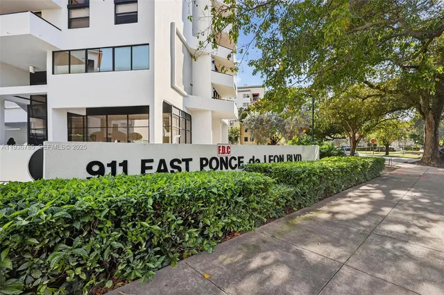 $520,000 | 911 East Ponce De Leon Boulevard, Unit 1504, Coral Gables, FL 33134