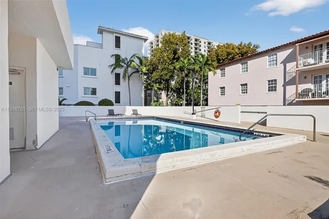 $520,000 | 911 East Ponce De Leon Boulevard, Unit 1504, Coral Gables, FL 33134