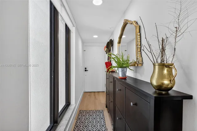 $520,000 | 911 East Ponce De Leon Boulevard, Unit 1504, Coral Gables, FL 33134