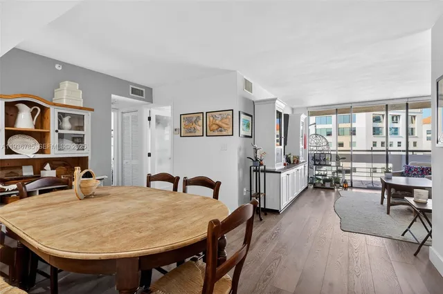 $520,000 | 911 East Ponce De Leon Boulevard, Unit 1504, Coral Gables, FL 33134