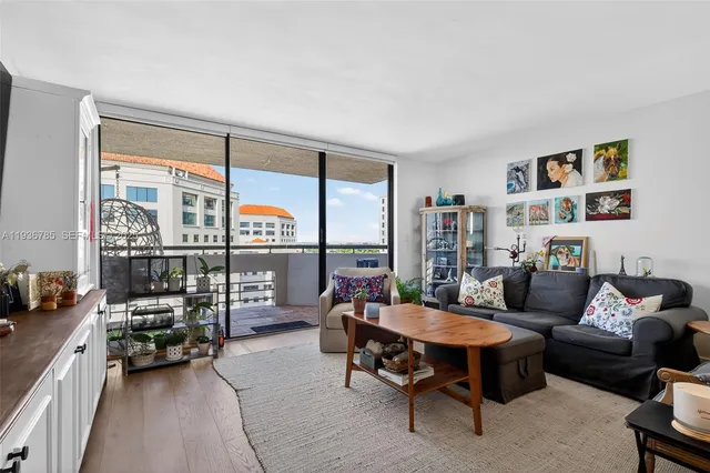 $520,000 | 911 East Ponce De Leon Boulevard, Unit 1504, Coral Gables, FL 33134