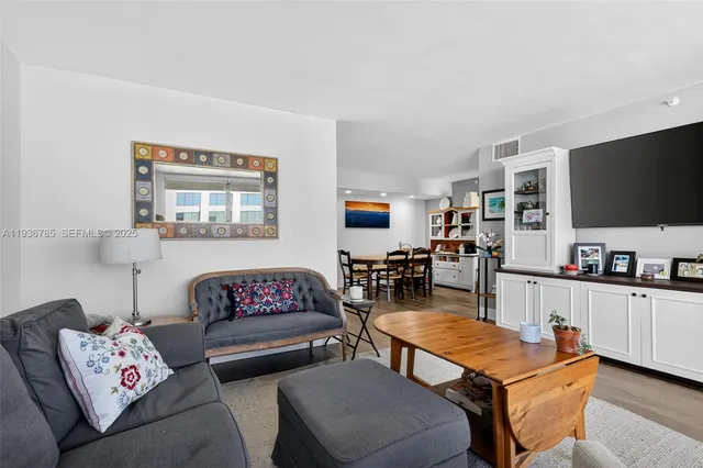 $520,000 | 911 East Ponce De Leon Boulevard, Unit 1504, Coral Gables, FL 33134