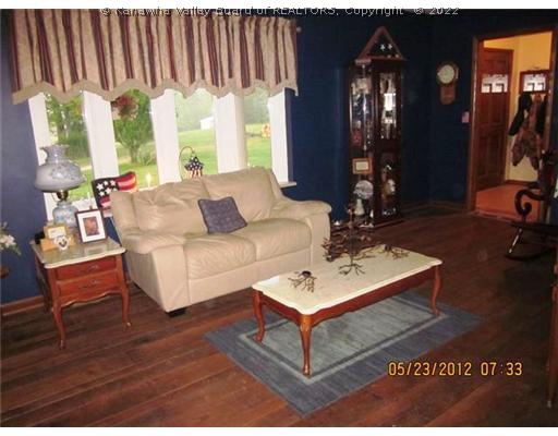 569 Cunningham Road Kenna, WV 25248 - Photo 11 of 16 Living Room.