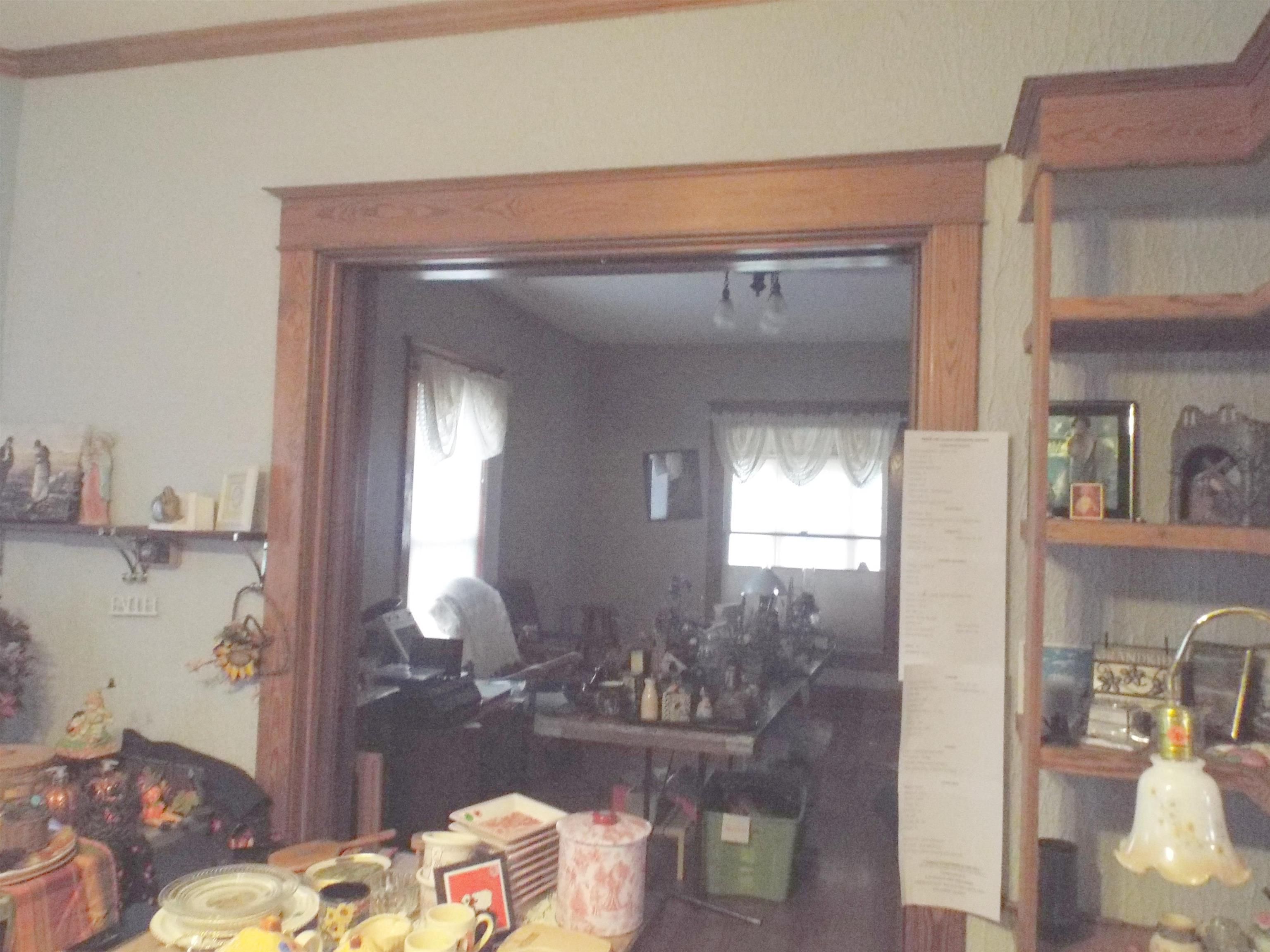 416 Chestnut Street Warren, IL 61087 - Photo 4 of 23 a view of a living room