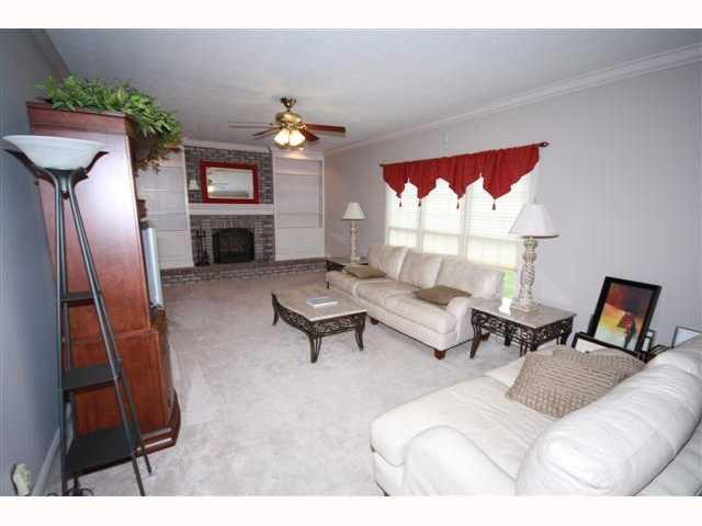 3504 Jonathan Ridge Columbus, IN 47201 - Photo 3 of 12 Gallery Image 3