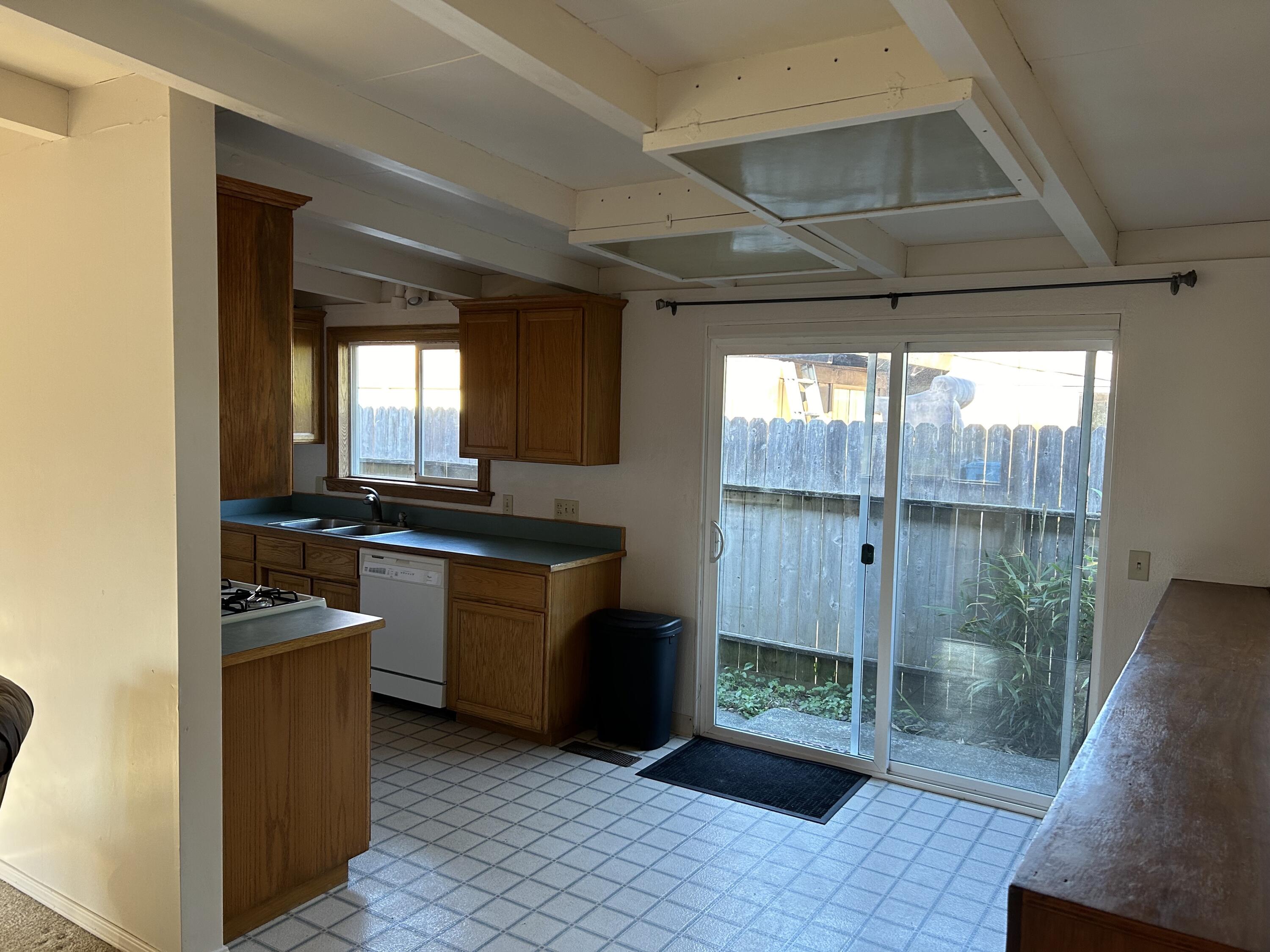 3348 Edgewood Road Myrtletown, CA 95501 - Photo 4 of 22 Kit. Dinning area