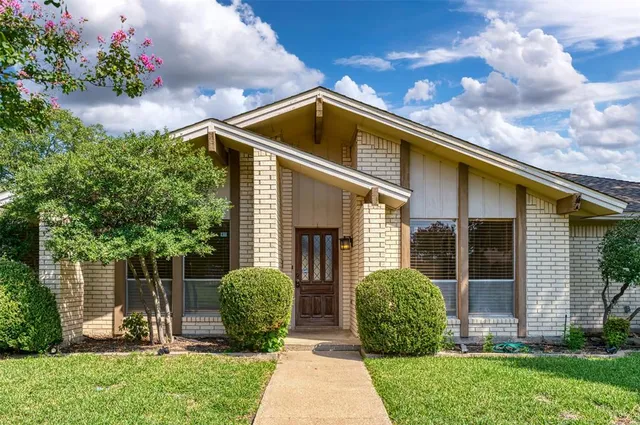 $2,495 | 2121 Stone Creek Drive, Plano, TX 75075