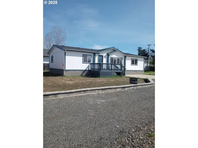 $269,500 | 1973 Castle Avenue, Roseburg, OR 97471