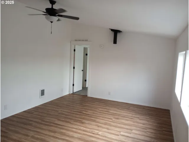 $269,500 | 1973 Castle Avenue, Roseburg, OR 97471