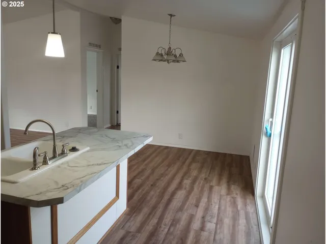 $269,500 | 1973 Castle Avenue, Roseburg, OR 97471