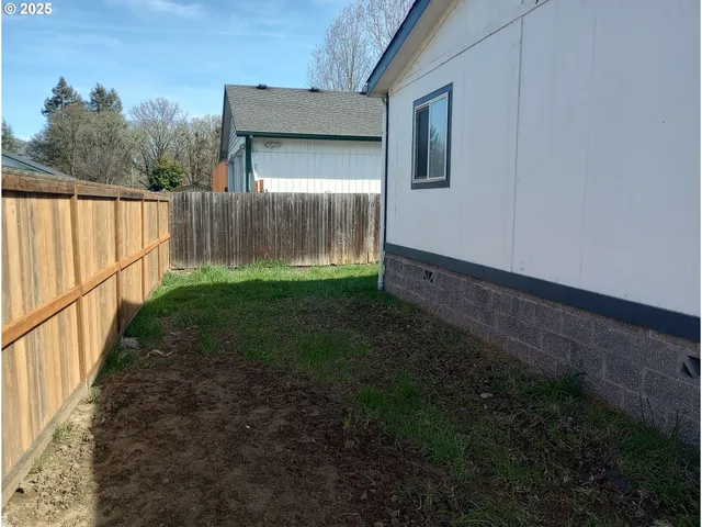 $269,500 | 1973 Castle Avenue, Roseburg, OR 97471
