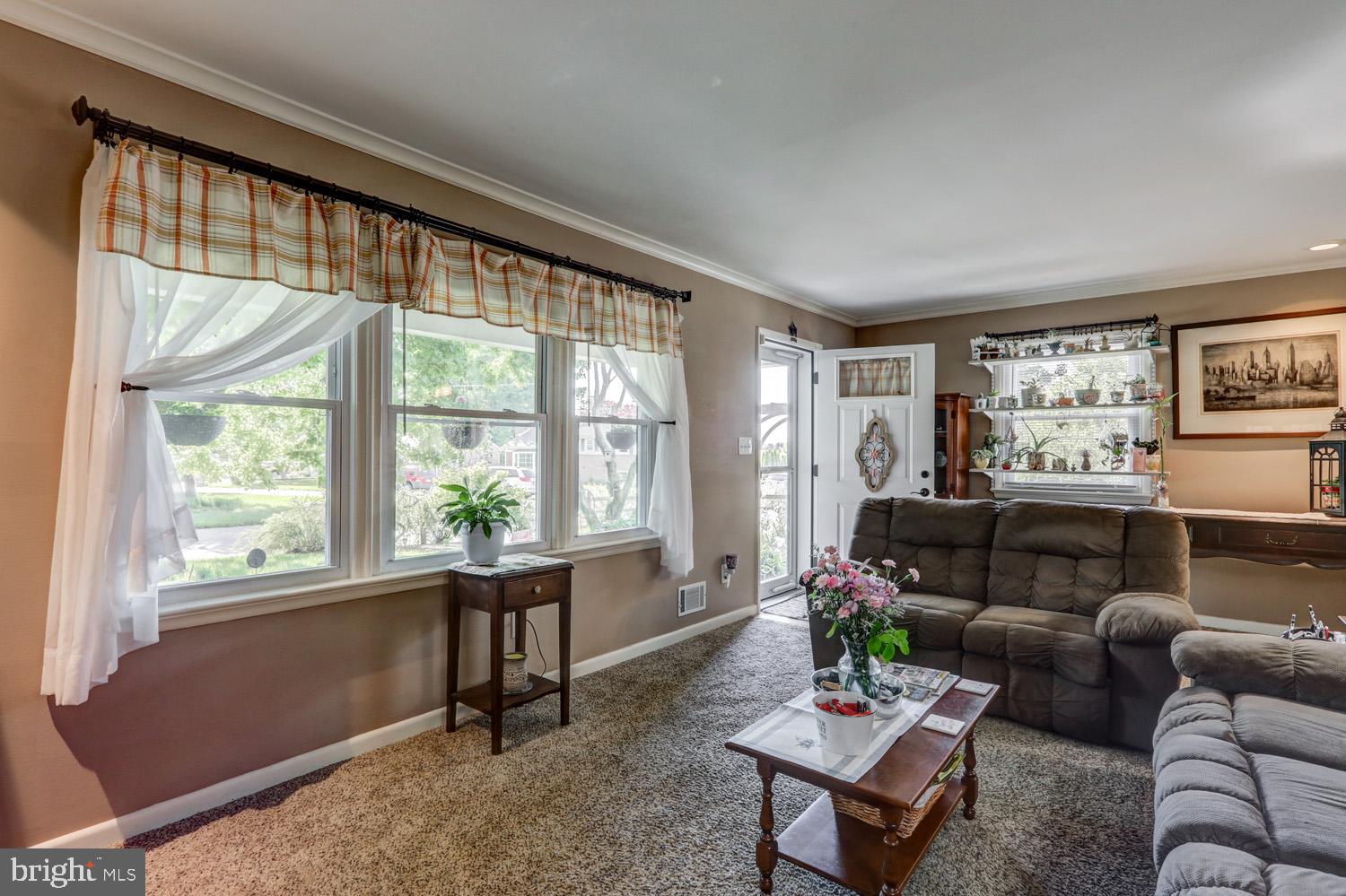 12 Della Road Lancaster, PA 17602 - Photo 3 of 31 Gallery Image 3