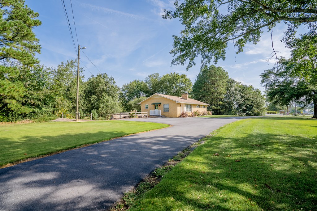 1275 Dawnville Road Northeast Dalton, GA 30721 - Photo 4 of 71 Gallery Image 4