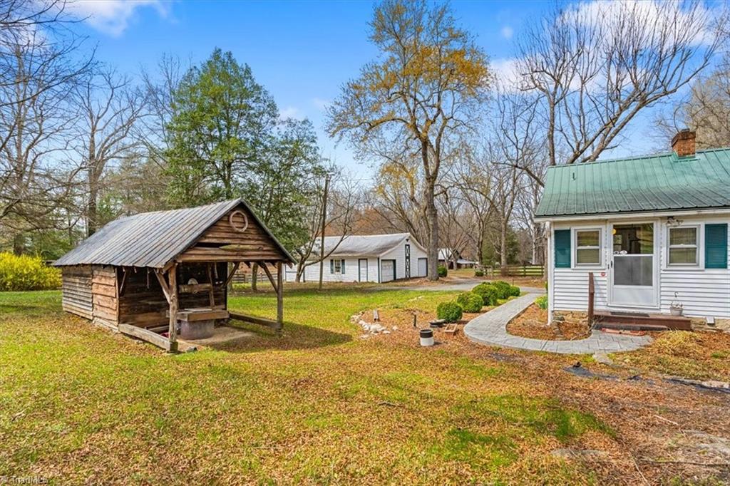 8417 Linville Road Oak Ridge, NC 27310 - Photo 18 of 25 Gallery Image 18