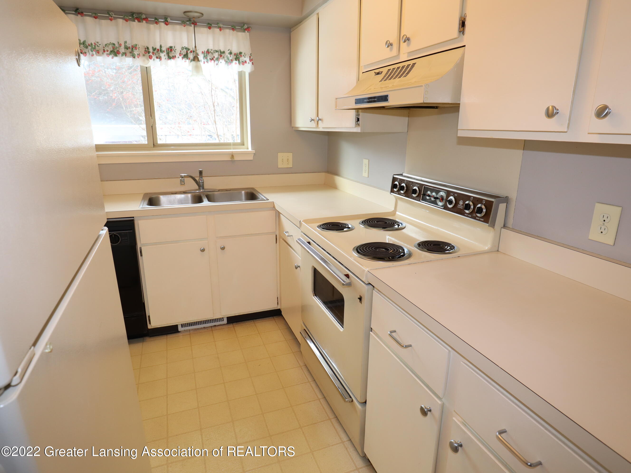 5896 Okemos Road Haslett, MI 48840 - Photo 14 of 47 IMG_0458