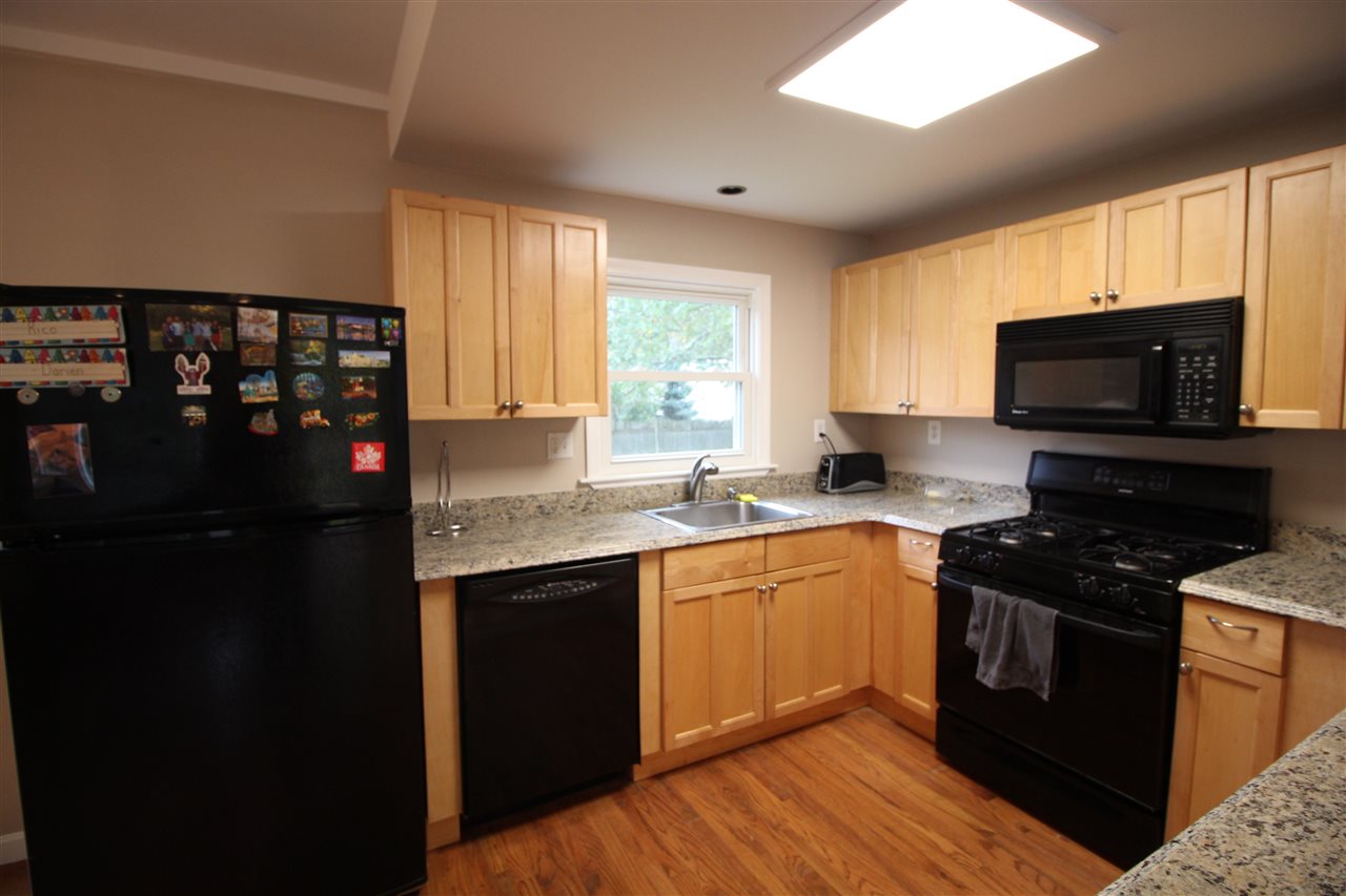 12 Simonds Road Portsmouth, NH 03801 - Photo 4 of 36