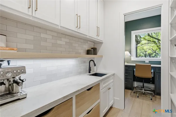 $1,800,000 | 3001 Rolling Meadow Drive, Salado, TX 76571