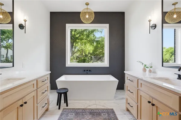 $1,800,000 | 3001 Rolling Meadow Drive, Salado, TX 76571