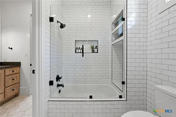 $1,800,000 | 3001 Rolling Meadow Drive, Salado, TX 76571