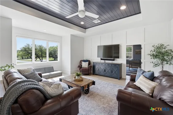 $1,800,000 | 3001 Rolling Meadow Drive, Salado, TX 76571