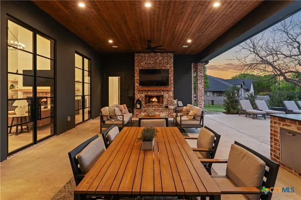 $1,800,000 | 3001 Rolling Meadow Drive, Salado, TX 76571